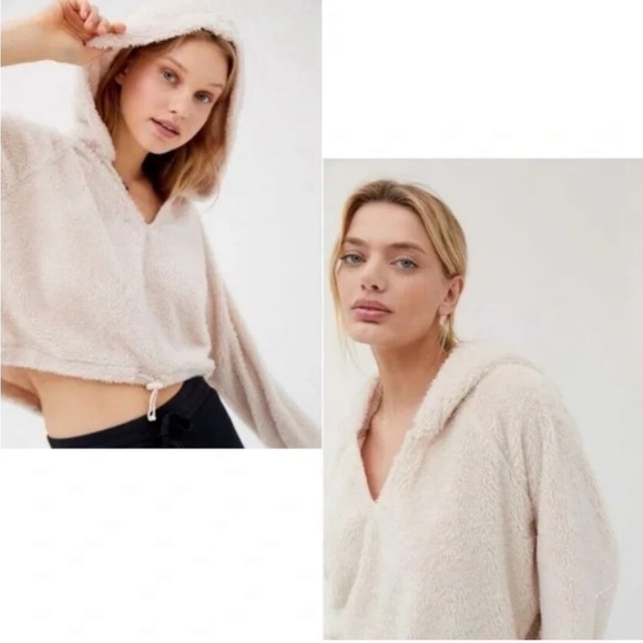 Urban Outfitters Cropped Sherpa Fleece V-Neck Hoodie Pullover- Lilac- Large - Picture 3 of 12